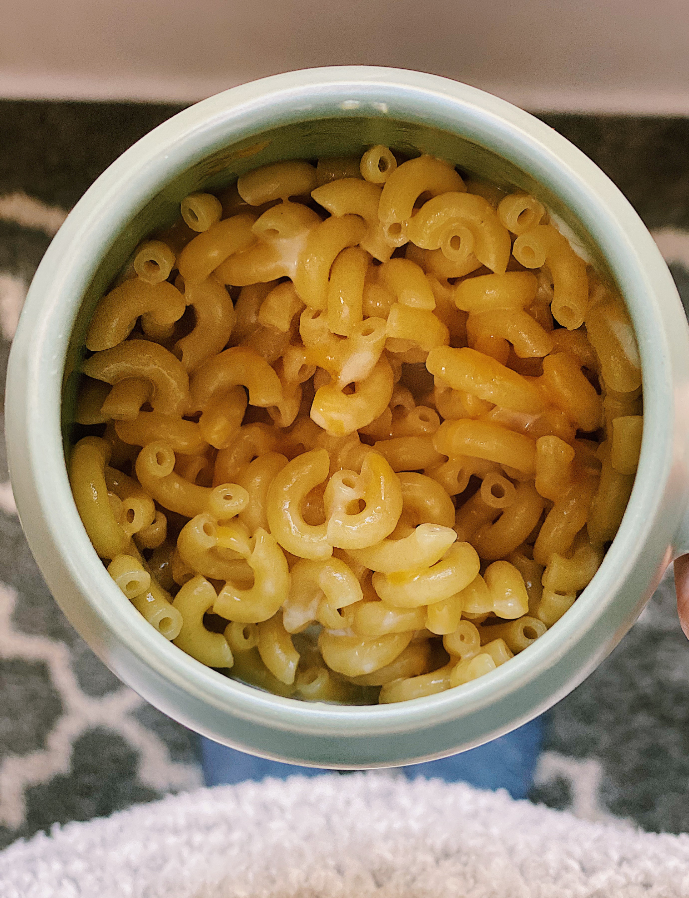 Microwave single portion mac and cheese