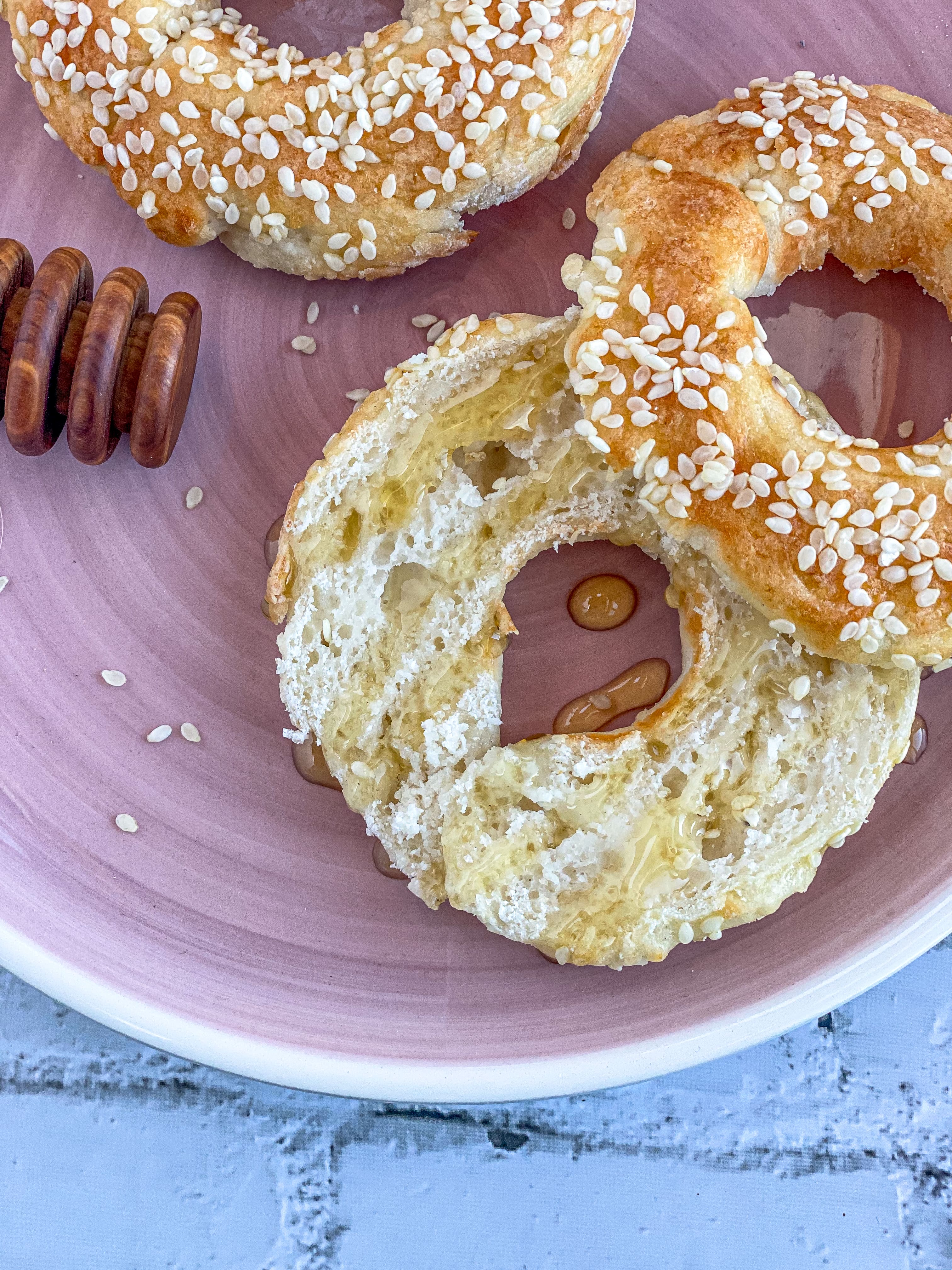 sesame seed bagel with honey