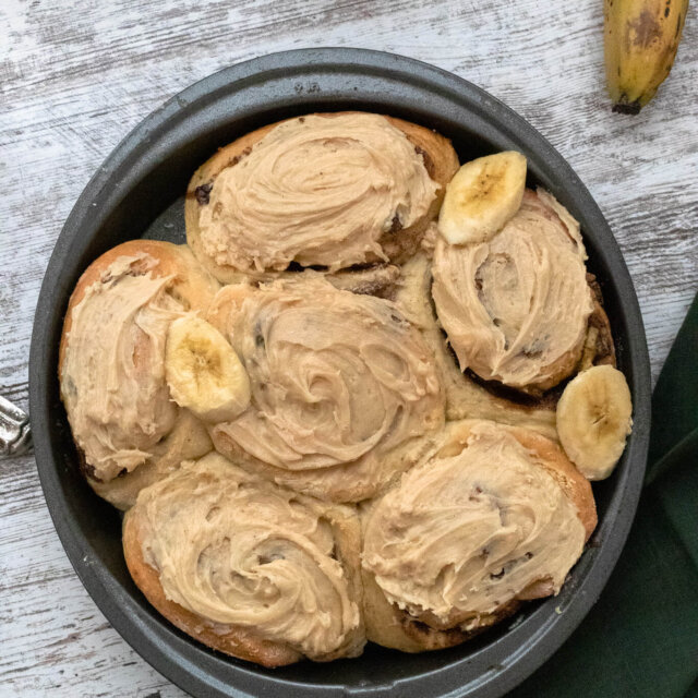 Banana cinnamon rolls with peanut butter icing