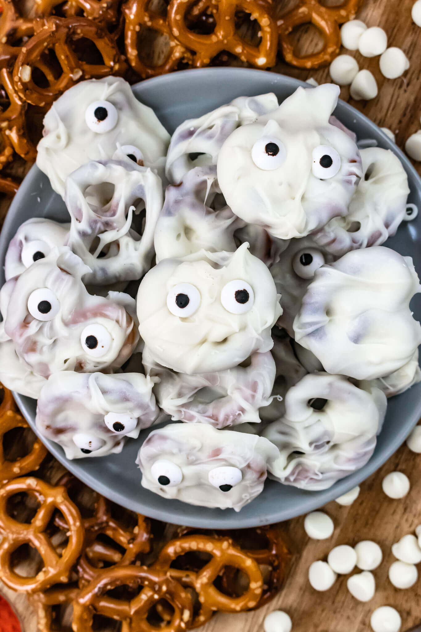 white chocolate halloween mummy pretzels