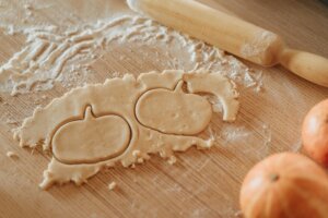 making pumpkin shaped cookies