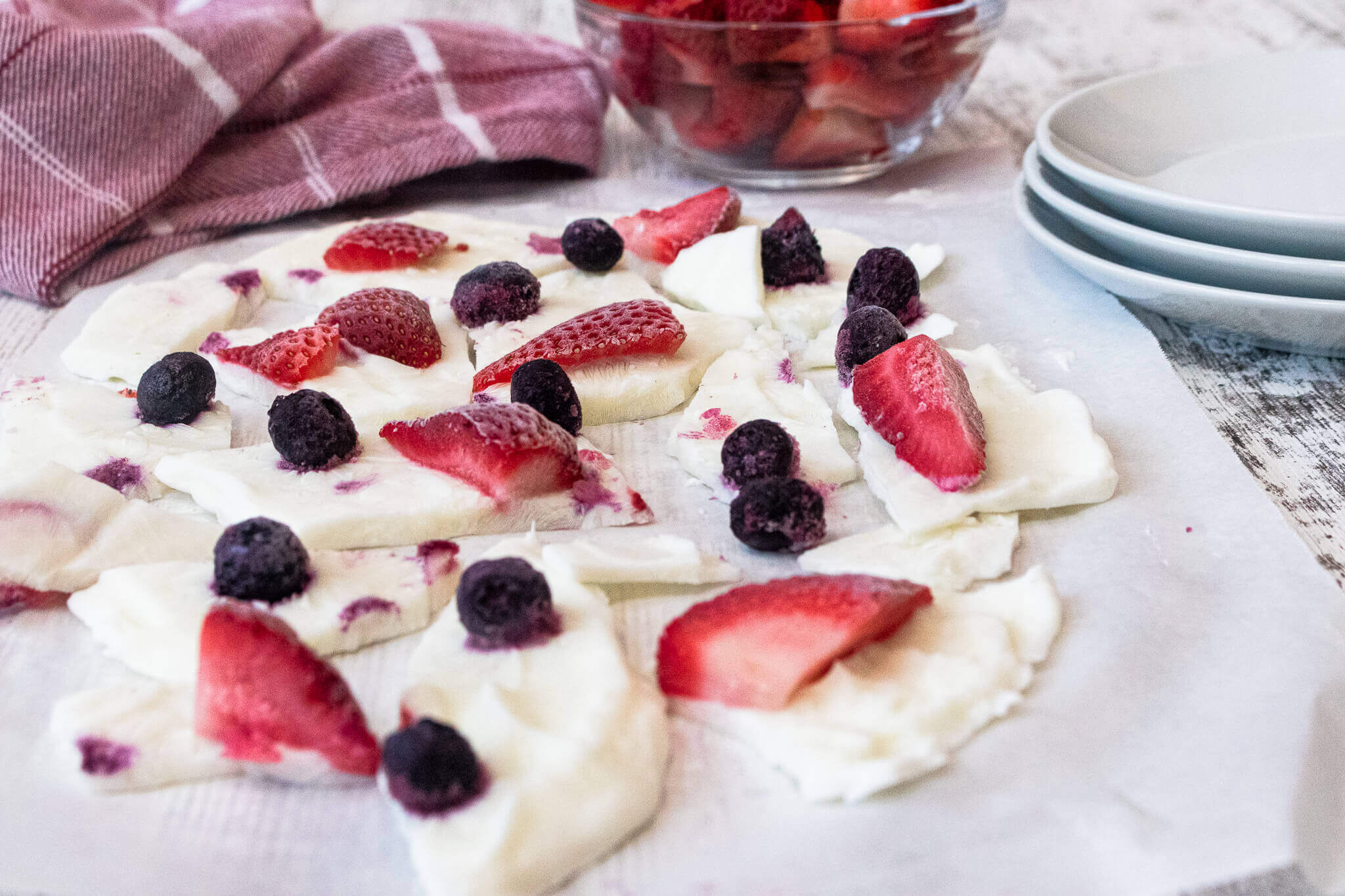 greek yogurt bark with fruit