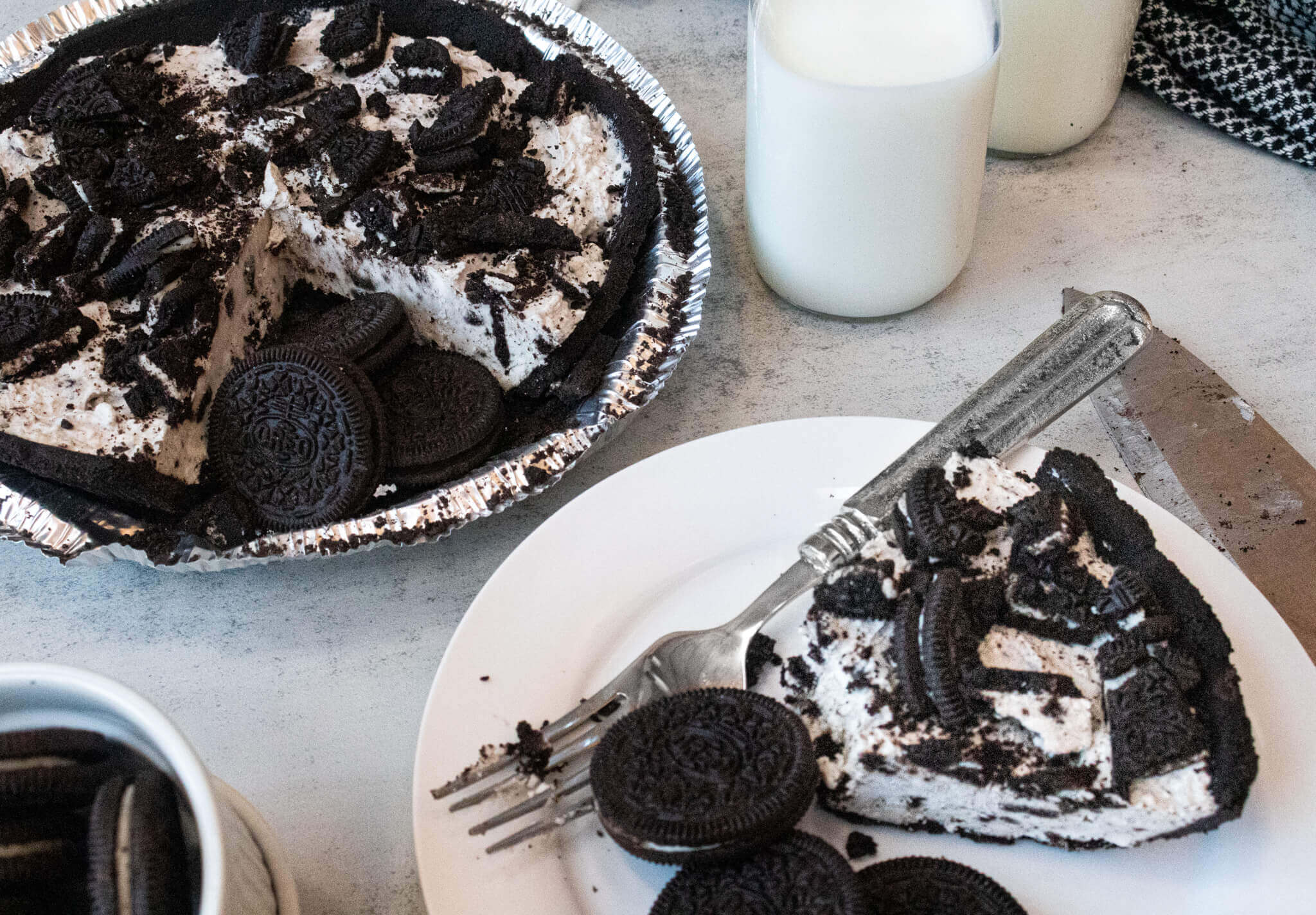 Oreo chocolate pie with cool whip horizontal