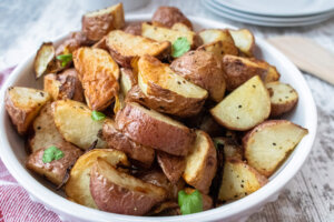 easy air fryer red potatoes and onions recipe