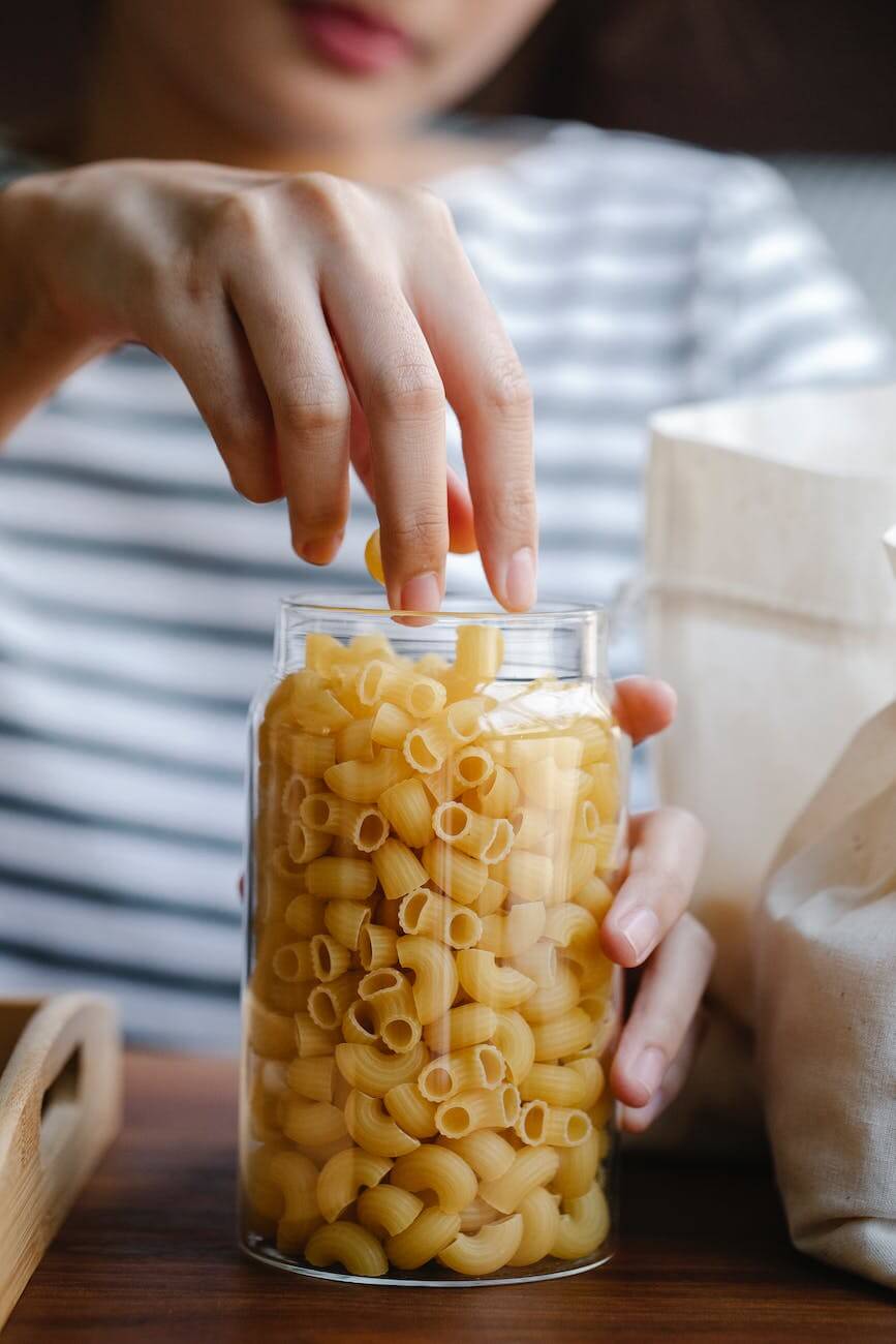 e foods: elbow macaroni in a jar