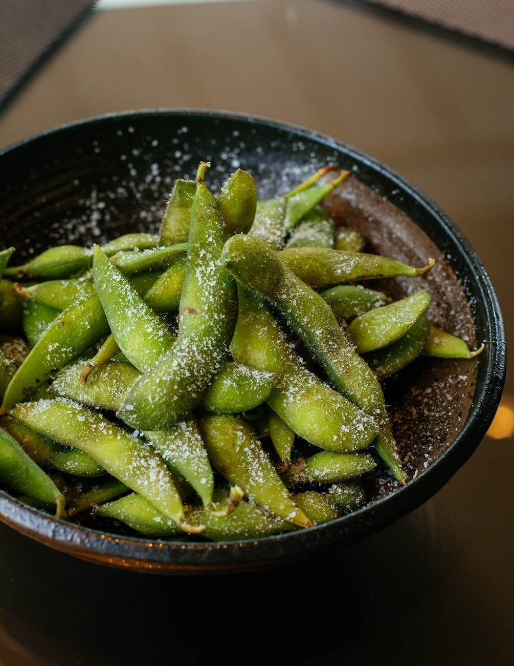 edamame in black bowl