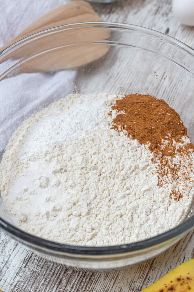 flour, cinnamon, baking soda, and salt in glass bowl