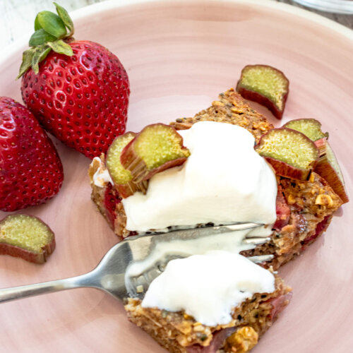 Strawberry Rhubarb Baked Oatmeal with yogurt