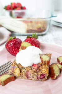 Strawberry Rhubarb Baked Oats with Yogurt