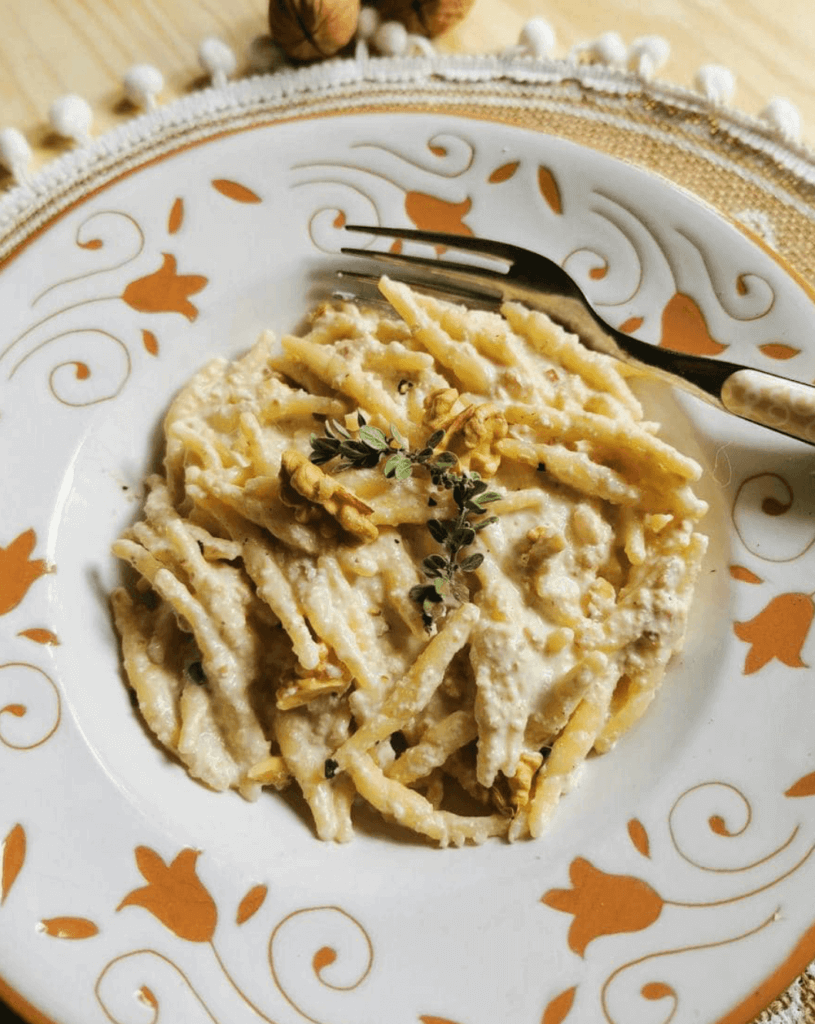 Walnut pasta sauce