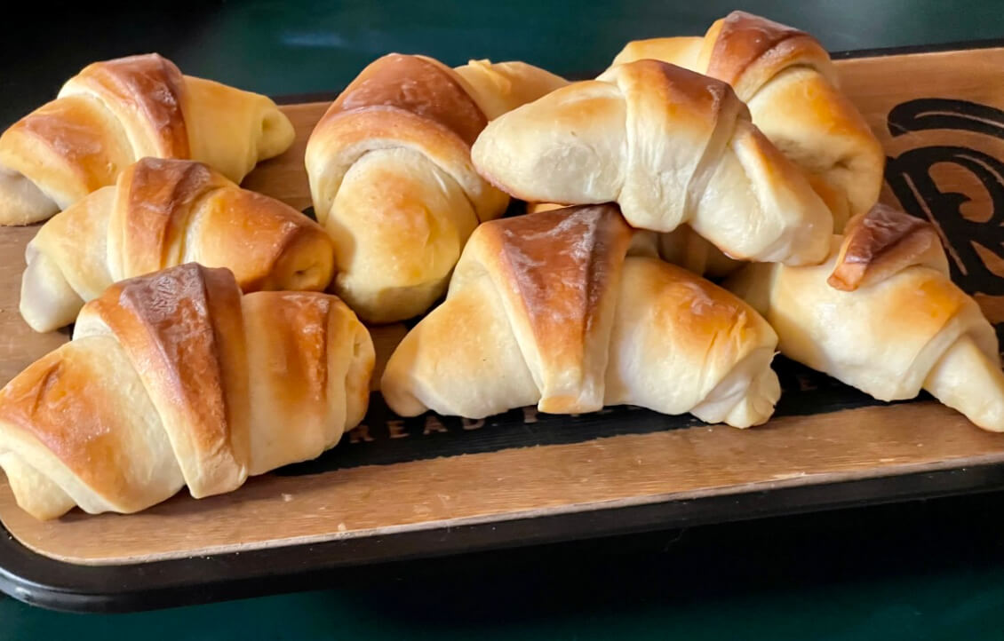 what to serve with broccoli cheese soup: Pillsbury cresent rolls